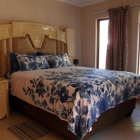 Garden Wing Apartment Upington Exterior photo